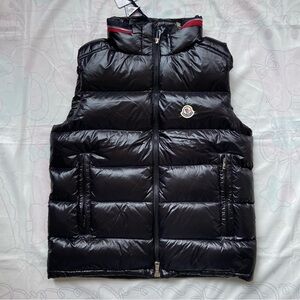 Moncler Tibb Logo-Patch Padded Gilet Vest